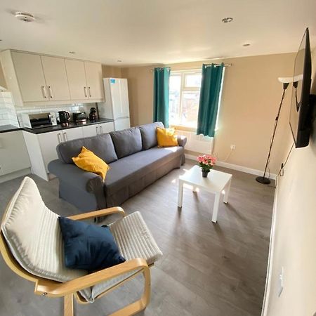 Stunning 1 Bedroom Flat In Wood Green Лондон Екстер'єр фото