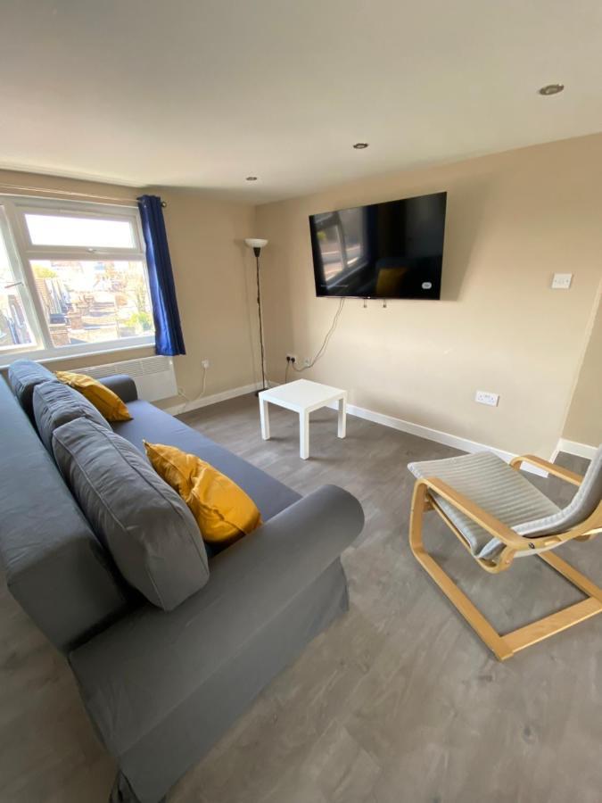 Stunning 1 Bedroom Flat In Wood Green Лондон Екстер'єр фото