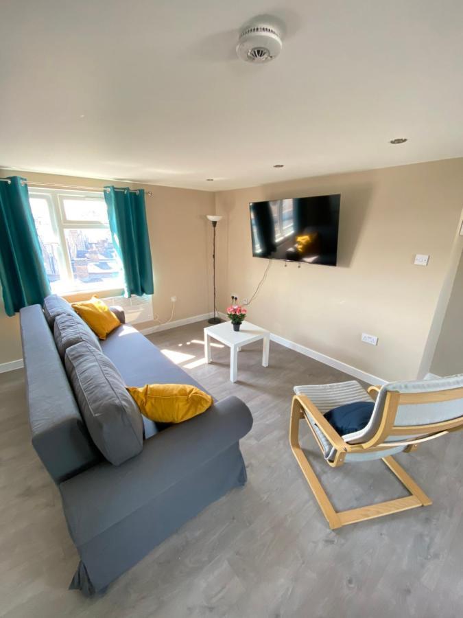 Stunning 1 Bedroom Flat In Wood Green Лондон Екстер'єр фото