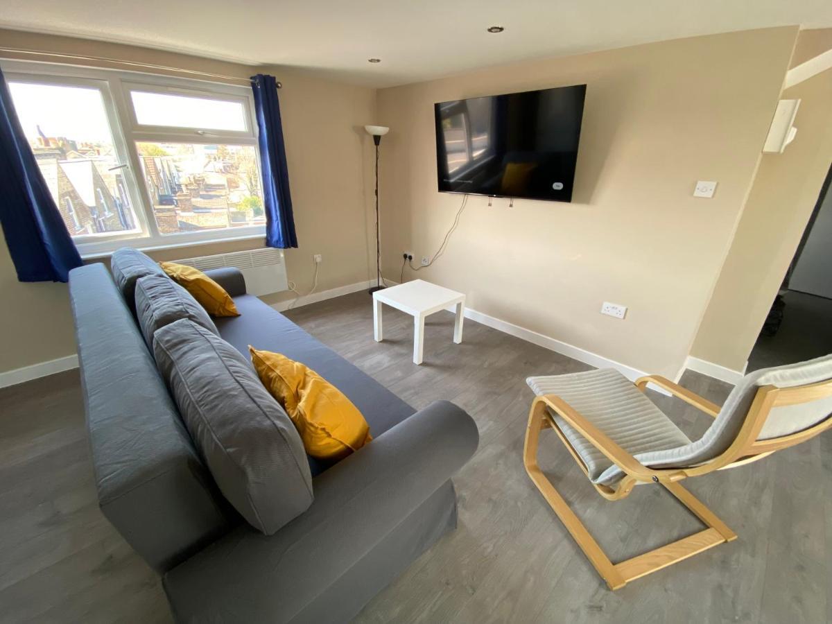Stunning 1 Bedroom Flat In Wood Green Лондон Екстер'єр фото