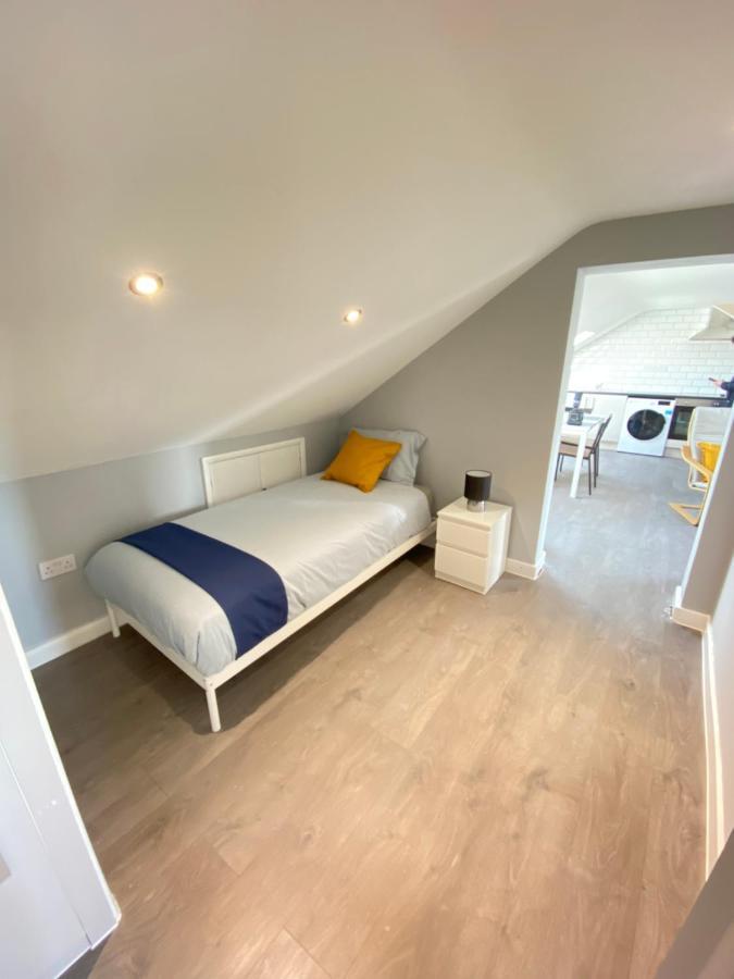 Stunning 1 Bedroom Flat In Wood Green Лондон Екстер'єр фото